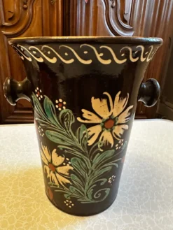 Rafraîchissoir à vin blanc ancien en céramique vernissée – décor flora