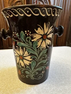 Rafraîchissoir à vin blanc ancien en céramique vernissée – décor flora
