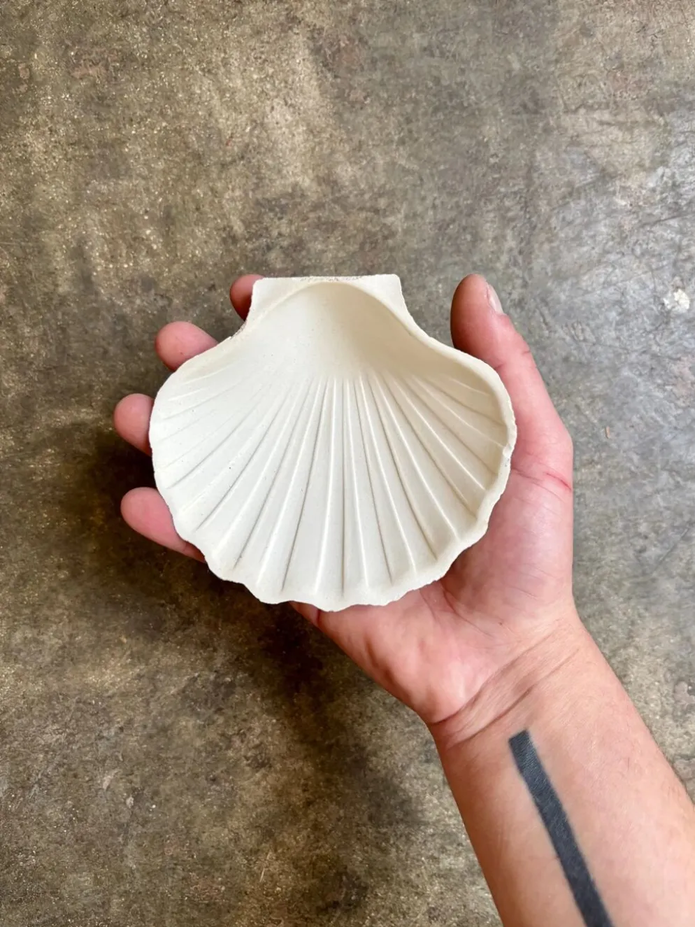 Ramequin coquillage en faïence blanche