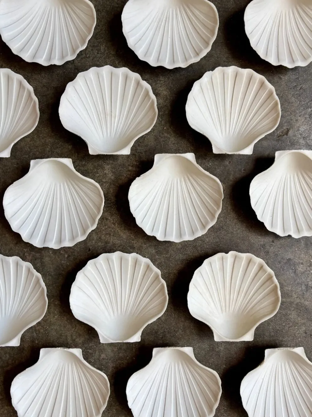 Ramequin coquillage en faïence blanche