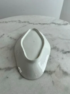 Ramequin ravier ovale en porcelaine blanche — motif floral en relief