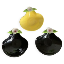 3 ramequins