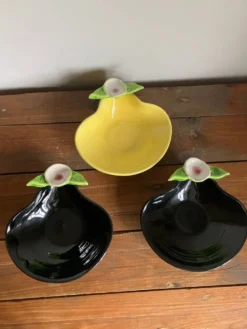 3 ramequins