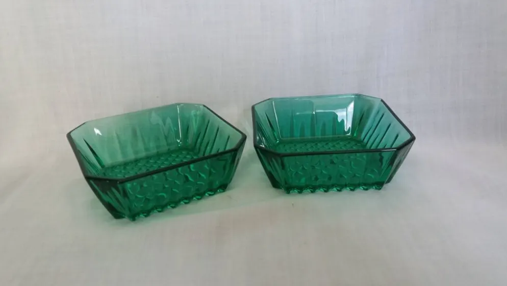 Ramequins en verre vert émeraude Arcoroc, verrerie cristallerie d’Arques