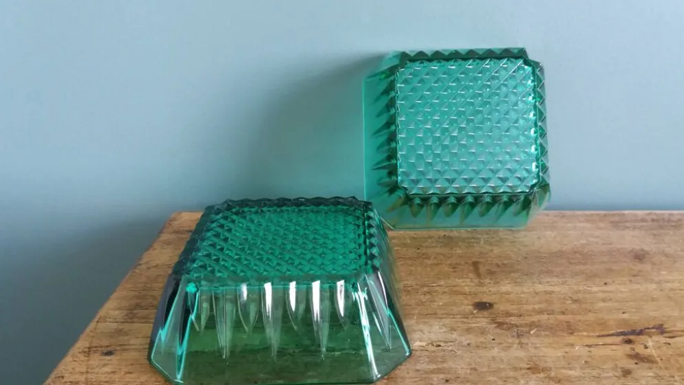 Ramequins en verre vert émeraude Arcoroc, verrerie cristallerie d’Arques