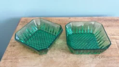 Ramequins en verre vert émeraude Arcoroc, verrerie cristallerie d’Arques