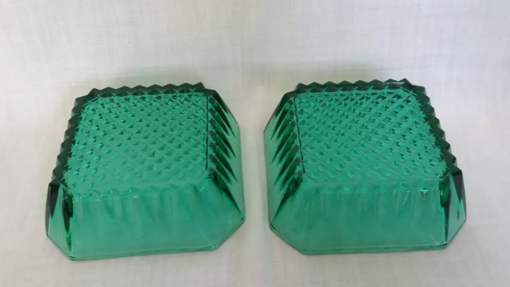 Ramequins en verre vert émeraude Arcoroc, verrerie cristallerie d’Arques