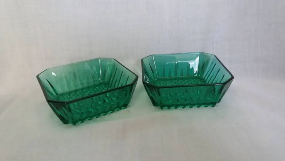 Ramequins en verre vert émeraude Arcoroc, verrerie cristallerie d’Arques