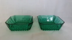 Ramequins en verre vert émeraude Arcoroc, verrerie cristallerie d’Arques