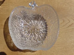 Ramequins et saladier en forme de pomme