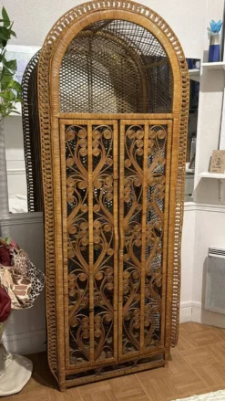 Rare armoire en osier