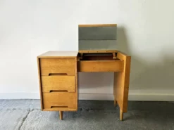 Rare coiffeuse ou bureau du milieu du siècle par John & Sylvia Reid pour Stag 1950