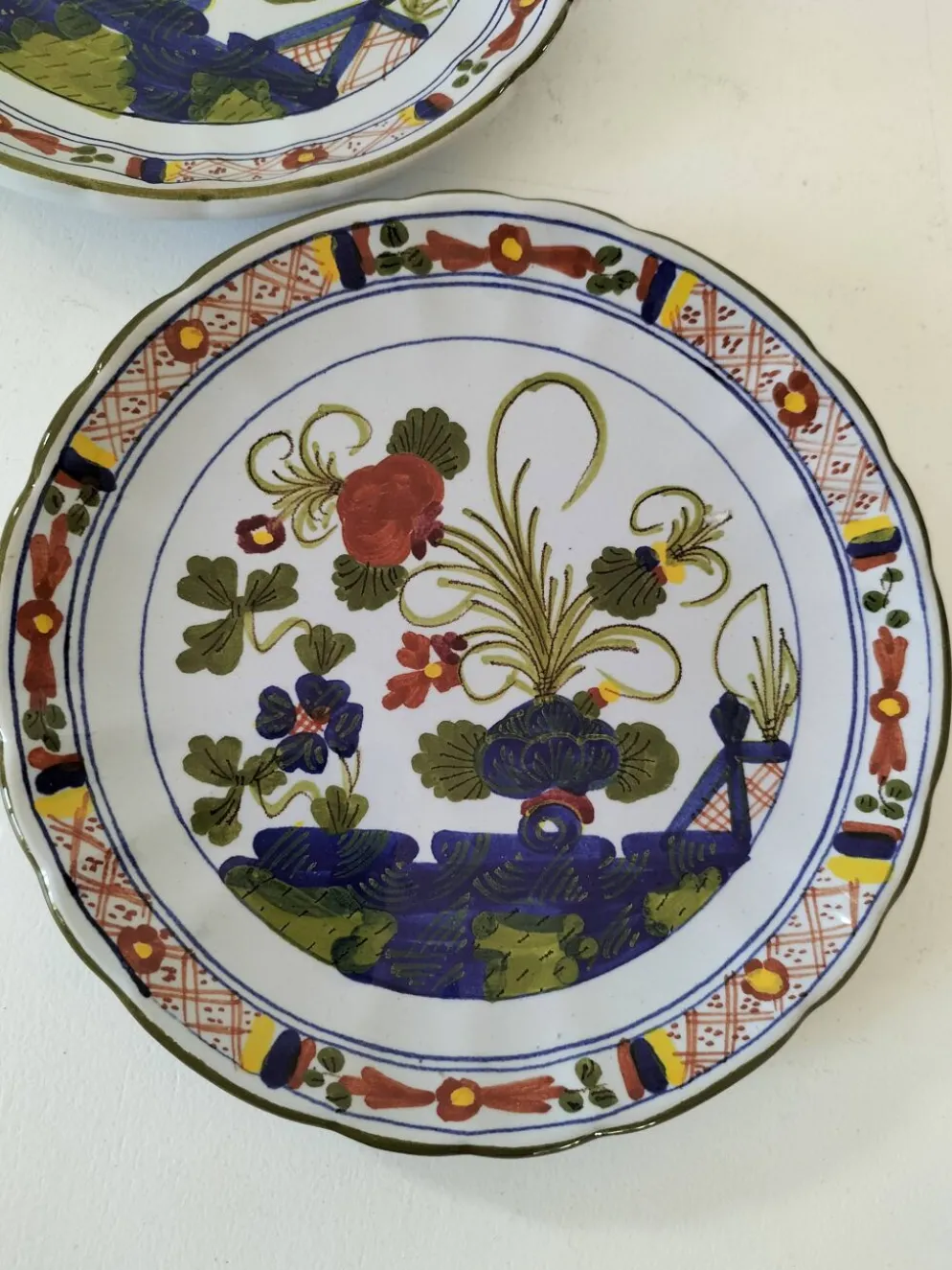 Rare duo d’assiettes italiennes en faïence – CACF Faenza