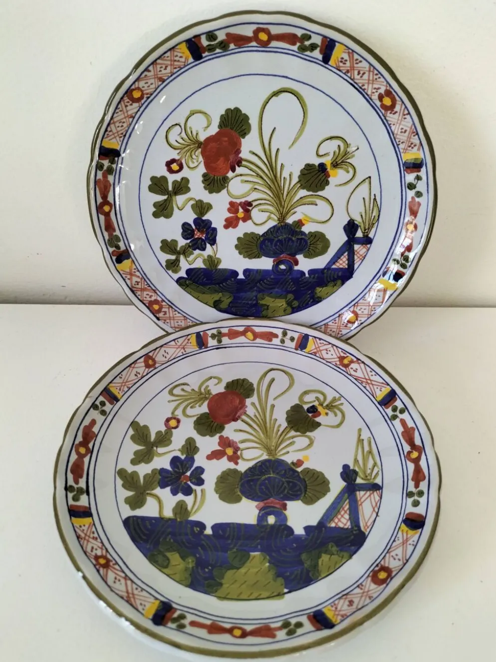 Rare duo d’assiettes italiennes en faïence – CACF Faenza