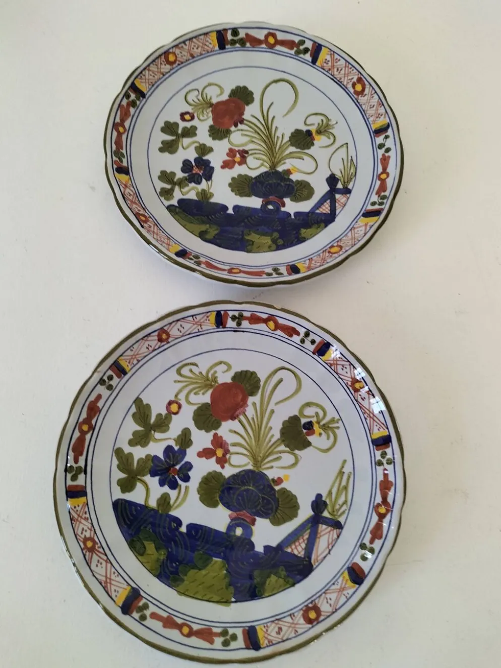 Rare duo d’assiettes italiennes en faïence – CACF Faenza