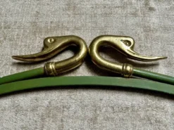 Rare ensemble de patères col de cygne avec cadre miroir attribué à Maison Jansen, France, années 1950