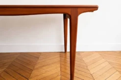 Rare - Grande table de salle à manger scandinave en teck par Johannes
