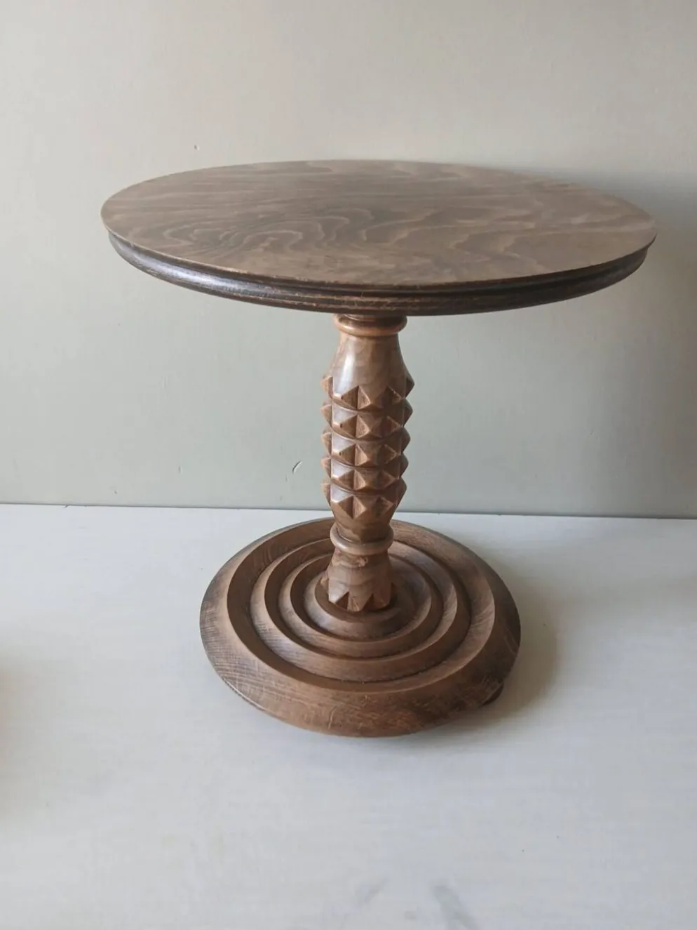 Rare guéridon en chêne massif Charles Dudouyt – Moderniste français, c
