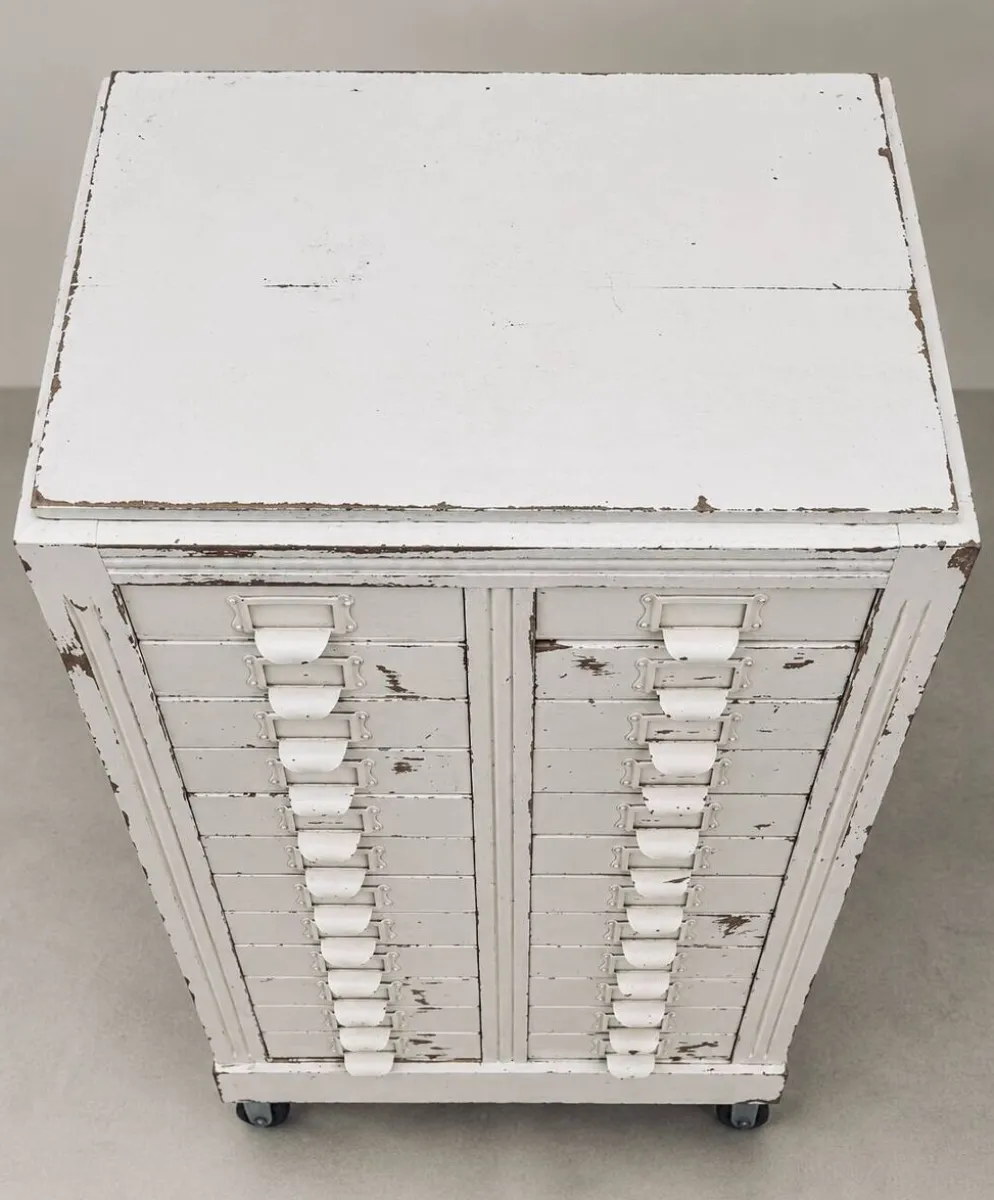 Rare meuble de métier de passementerie 26 tiroirs – patine d’origine