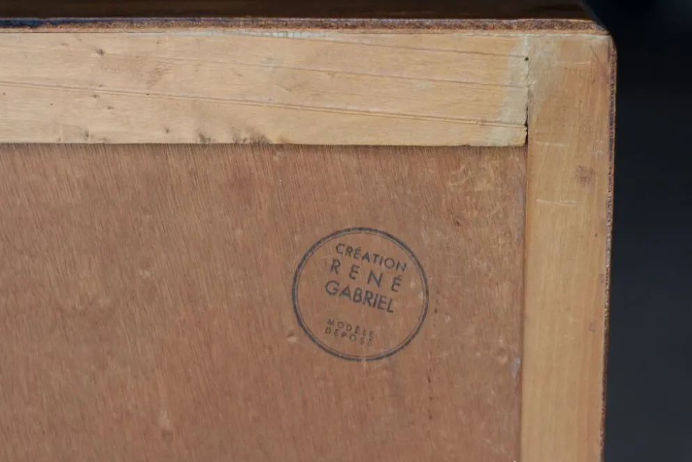 Rare : petite table d'appoint ou de chevêt RENE GABRIEL (années 50).
