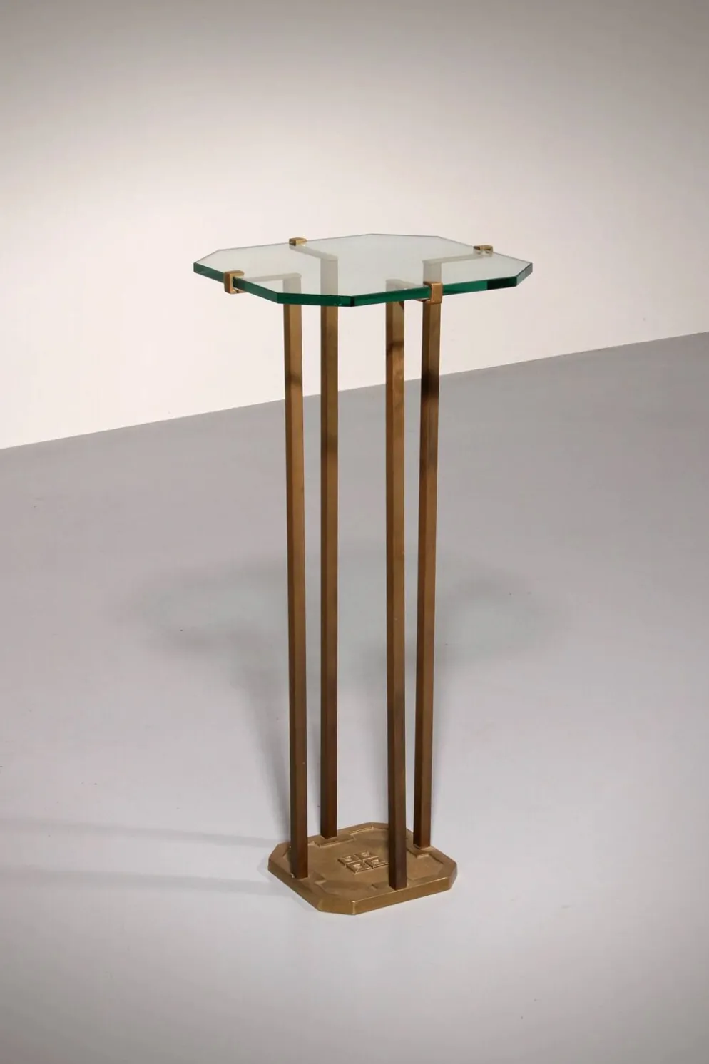 Rares consoles Peter Ghyczy T18, design des années 1970 (73 cm de hauteur).
