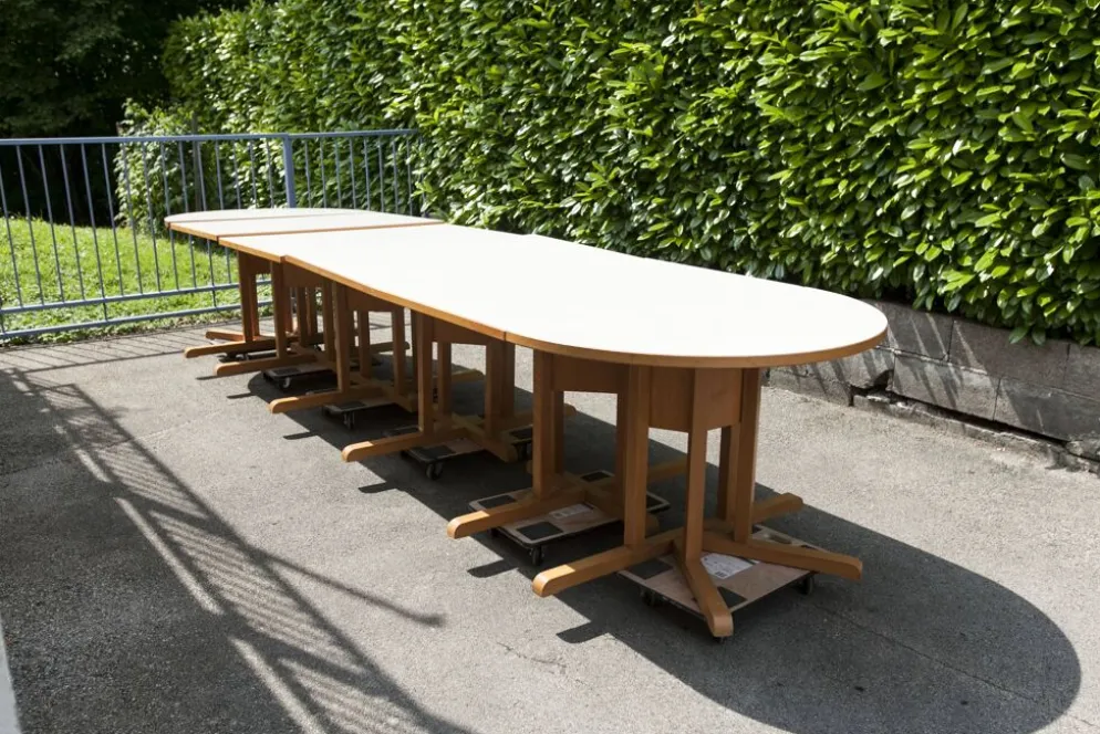 Rare set de 6 tables Baumann 1990, 80x120 et demi lune 120cm