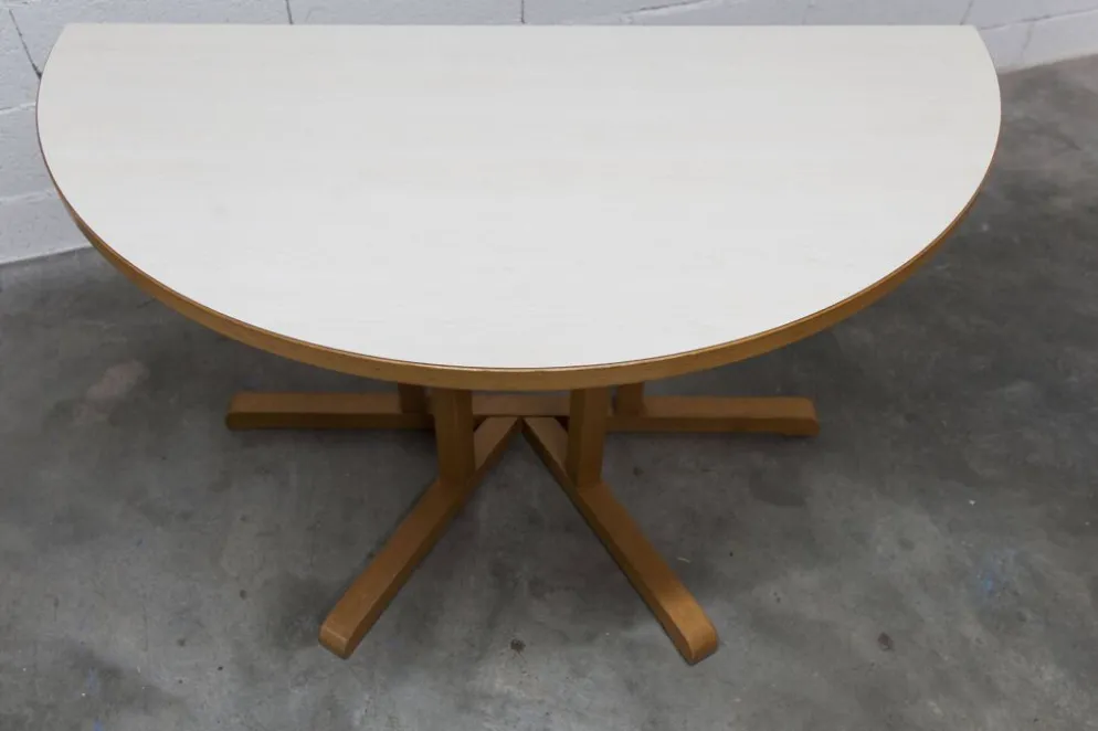 Rare set de 6 tables Baumann 1990, 80x120 et demi lune 120cm