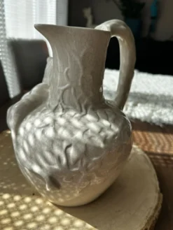 Rare : superbe pichet/carafe art nouveau, céramique craquelée signé T.