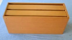 Rare table de nuit flottante en bois de chêne avec tiroirs - Danemark 70