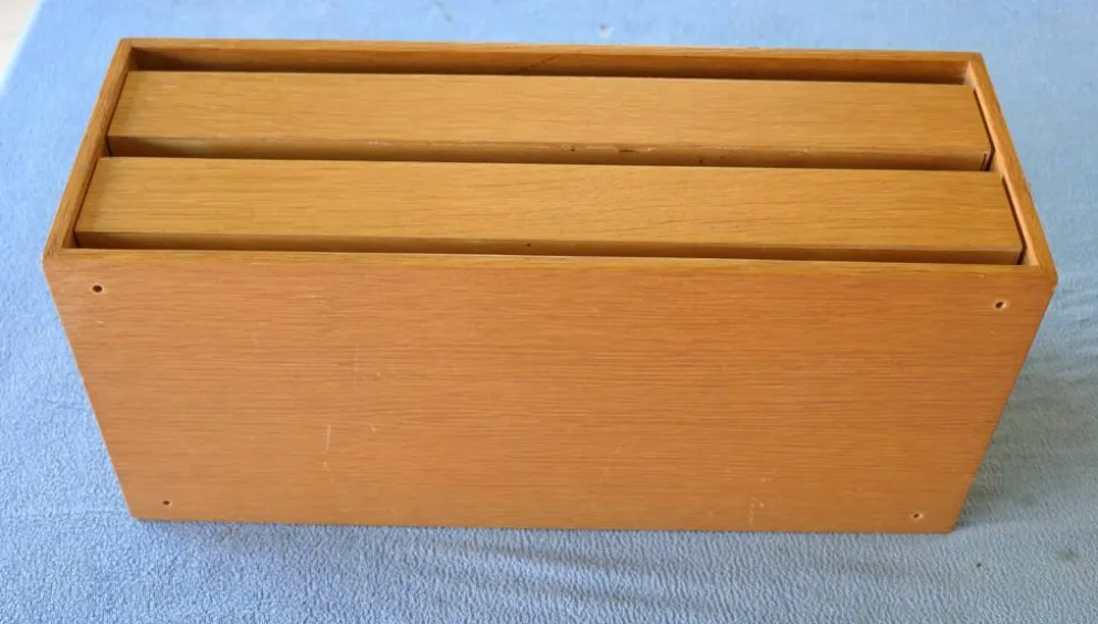 Rare table de nuit flottante en bois de chêne avec tiroirs - Danemark 70