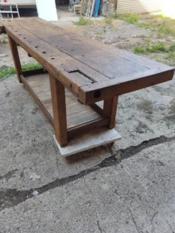 Rare établi