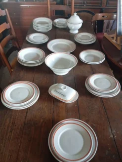 Rarissime service de table complet 40 pièces – modèle « Bistrot » par Jacques Lobjoy pour la porcelaine d'Auteuil, vers 1970