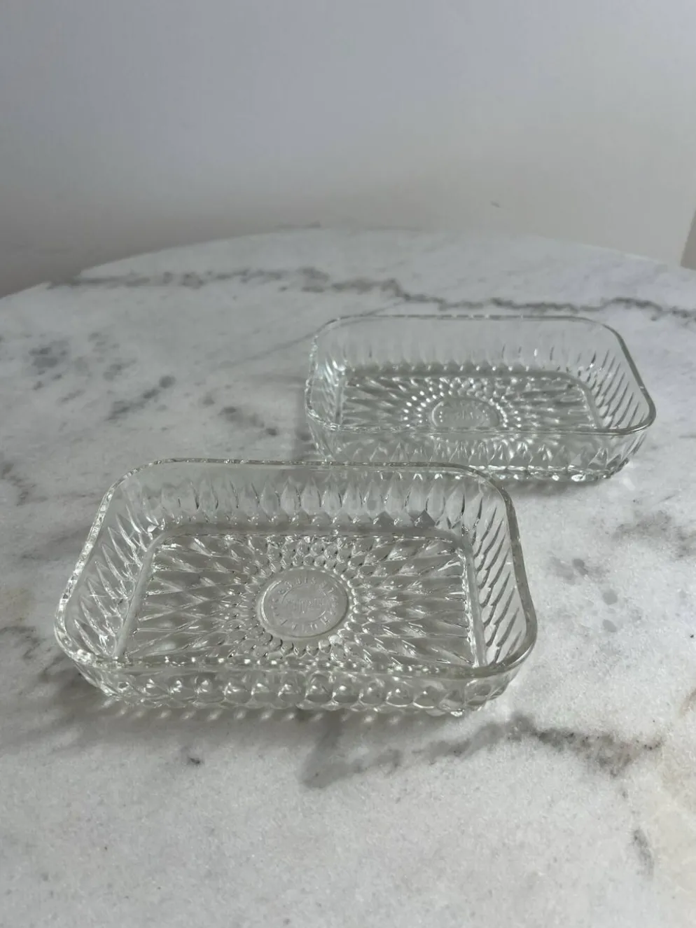 Ravier ancien Duralex — Verre moulé transparent, motif soleil