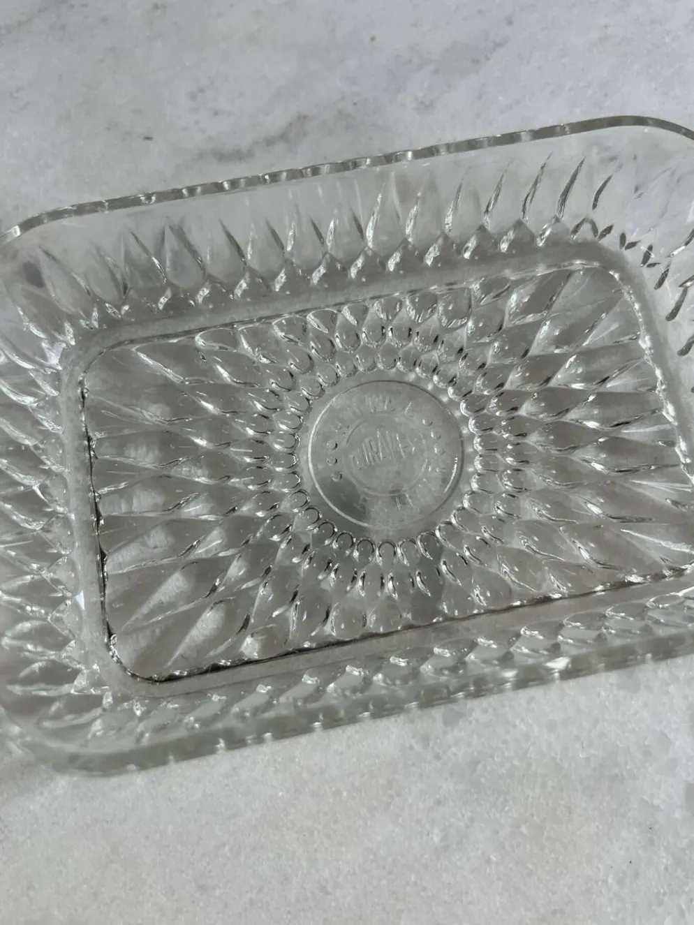 Ravier ancien Duralex — Verre moulé transparent, motif soleil