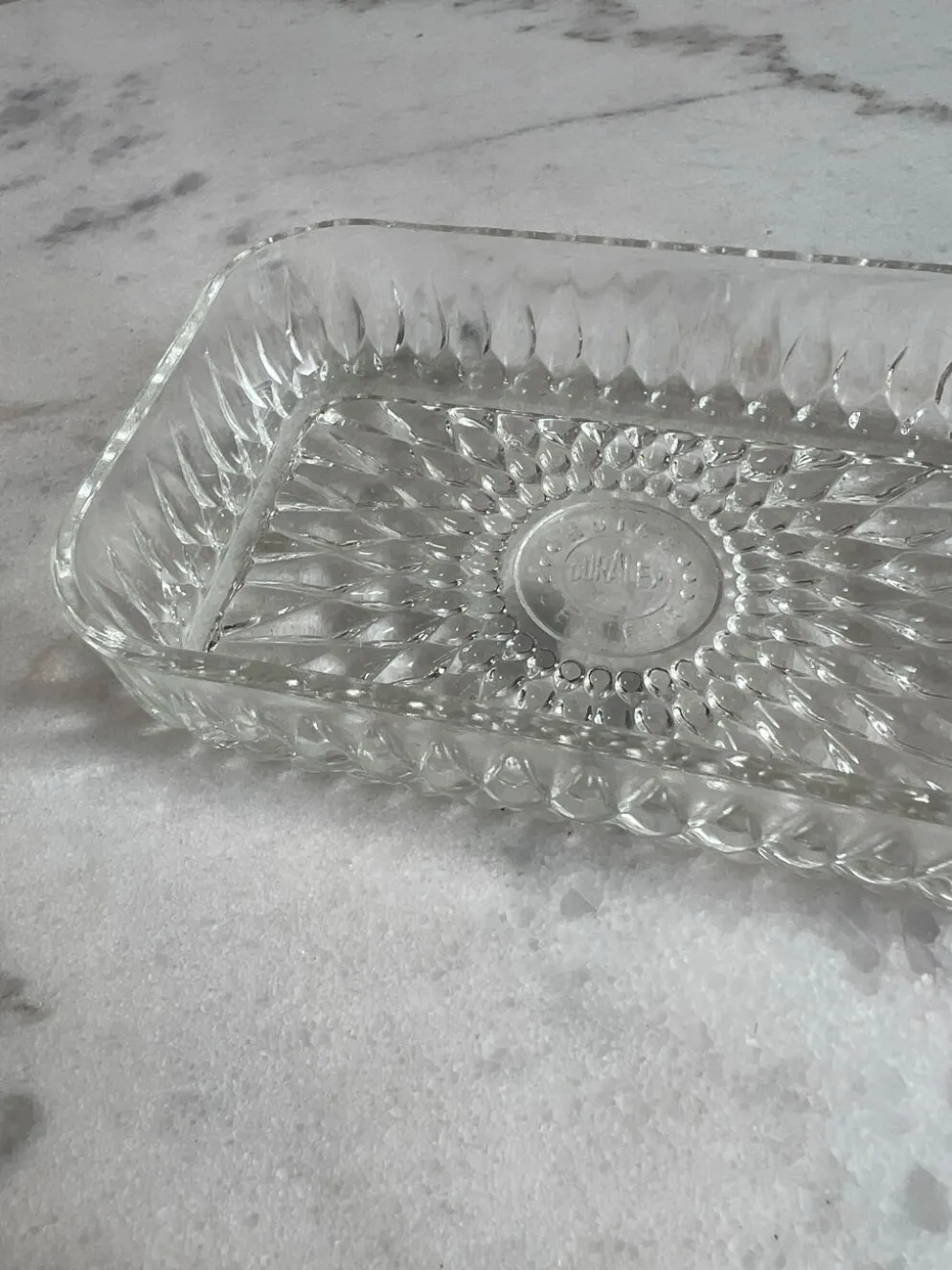 Ravier ancien Duralex — Verre moulé transparent, motif soleil