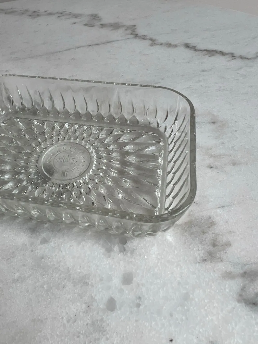 Ravier ancien Duralex — Verre moulé transparent, motif soleil