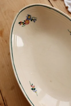 Ravier ancien en terre de fer Creil et Montereau – décor fleuri