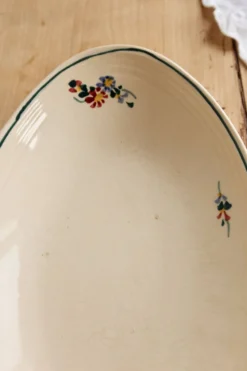 Ravier ancien en terre de fer Creil et Montereau – décor fleuri