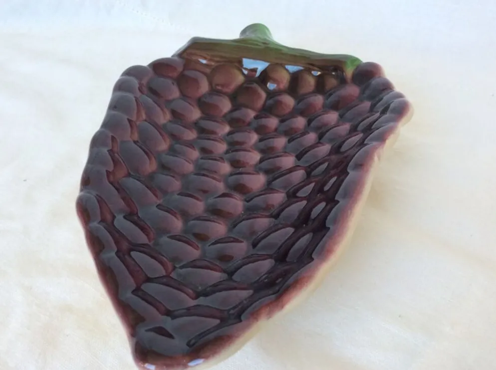 Ravier en forme de grappe de raisin poterie de St clément