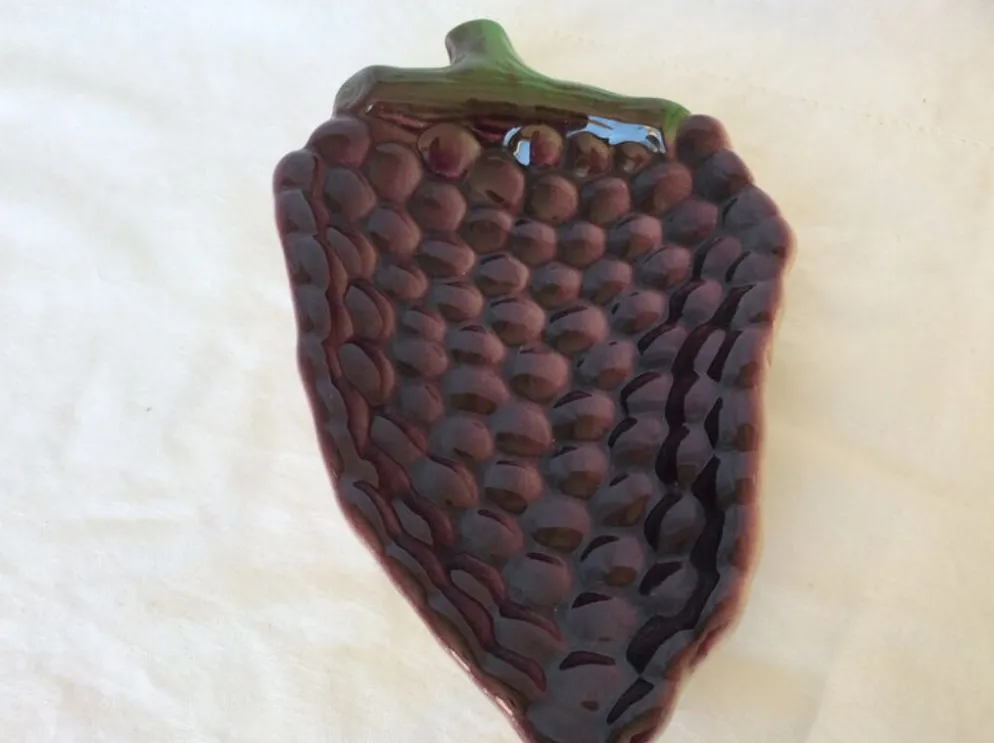 Ravier en forme de grappe de raisin poterie de St clément