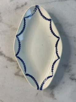 Ravier en terre de fer décor bleues 24cm