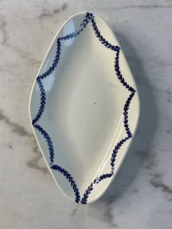 Ravier en terre de fer décor bleues 24cm