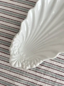 Ravier ramequin coquillage en porcelaine ancienne
