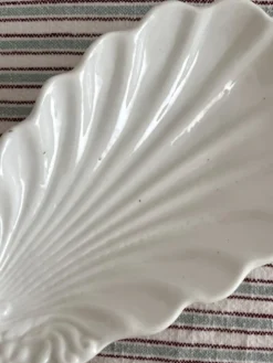 Ravier ramequin coquillage en porcelaine ancienne