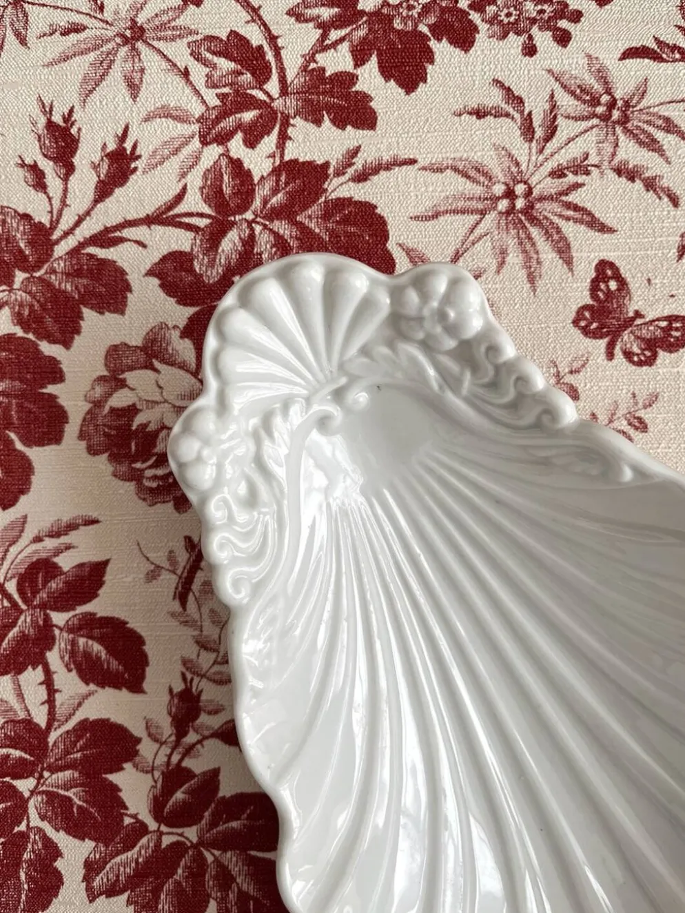 Ravier ramequin coquillage en porcelaine ancienne