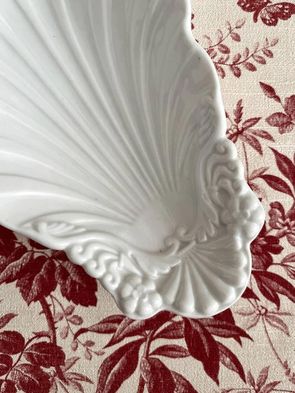 Ravier ramequin coquillage en porcelaine ancienne