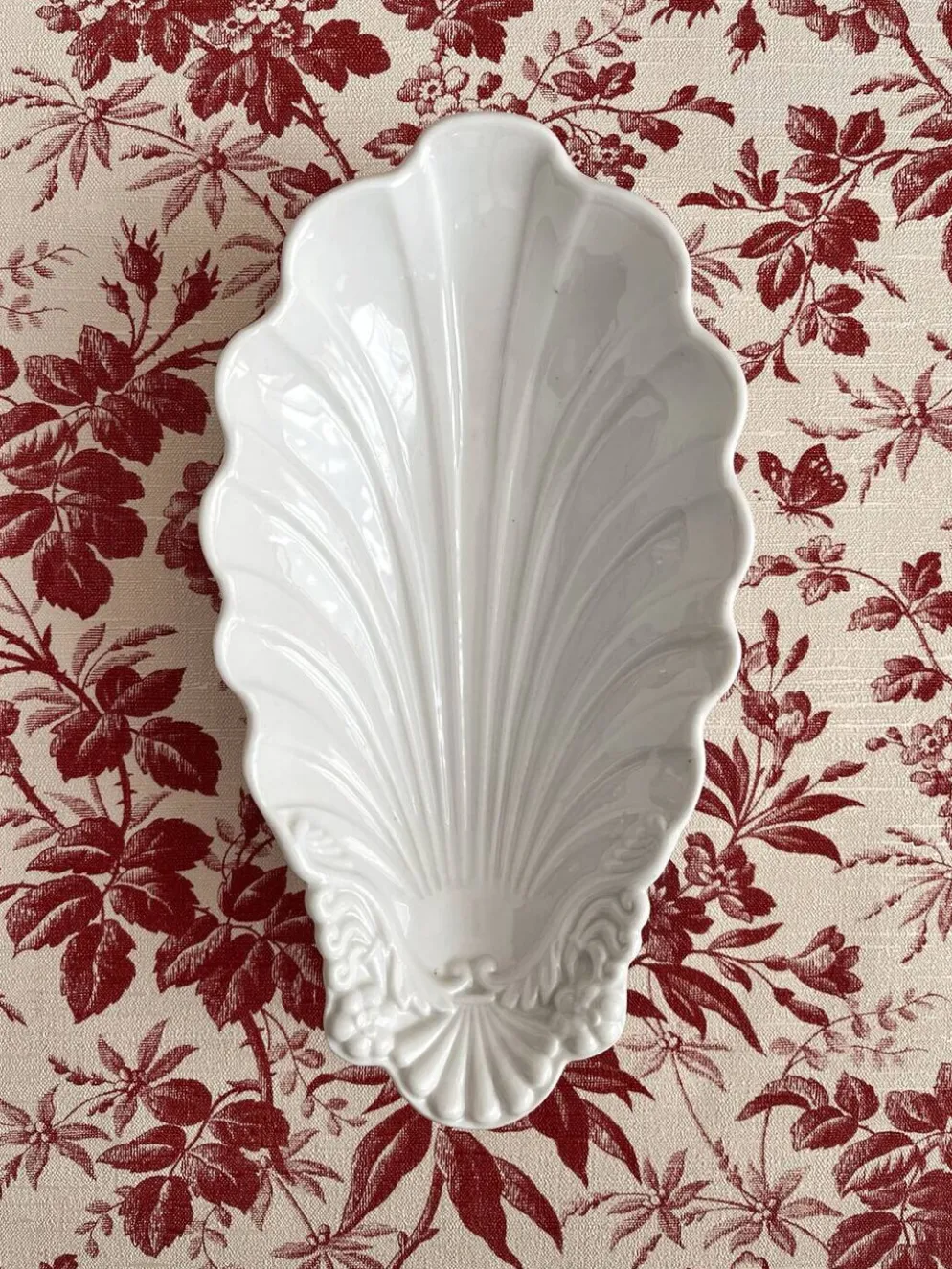 Ravier ramequin coquillage en porcelaine ancienne