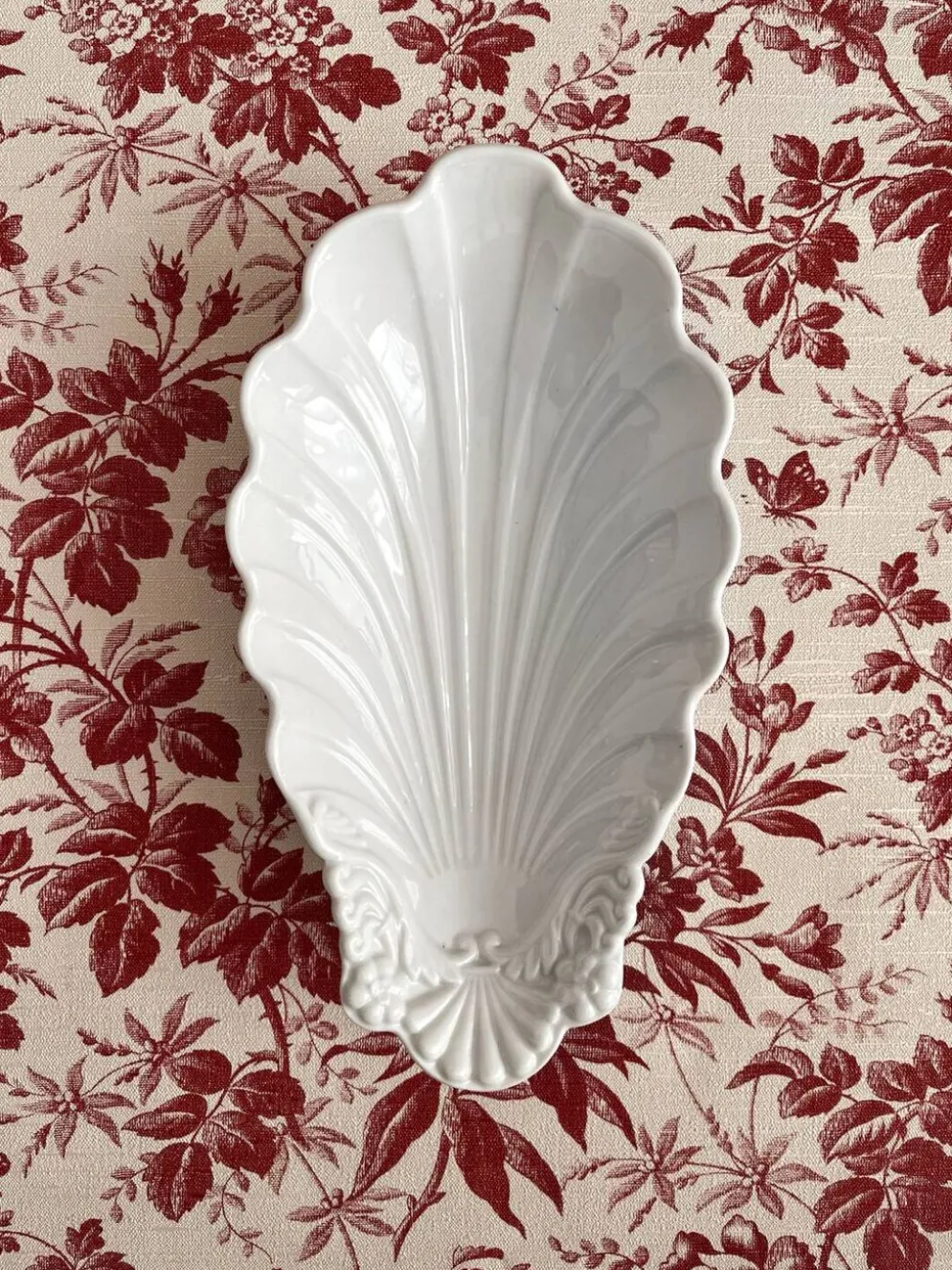 Ravier ramequin coquillage en porcelaine ancienne