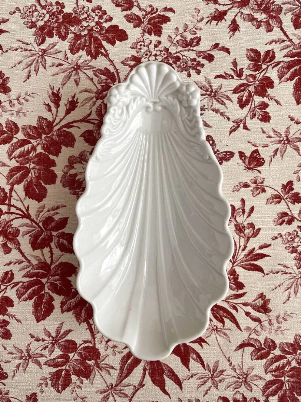 Ravier ramequin coquillage en porcelaine ancienne