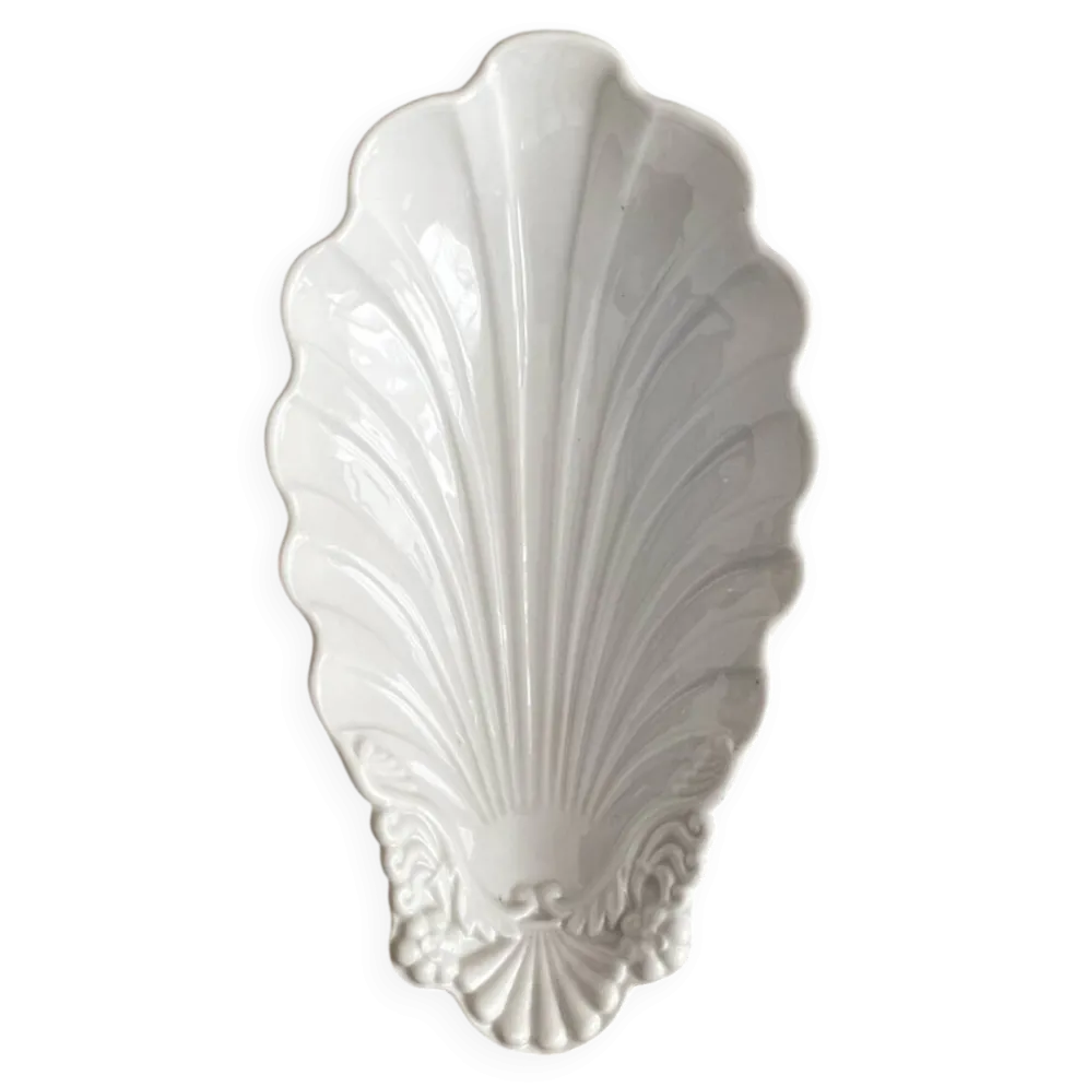 Ravier ramequin coquillage en porcelaine ancienne